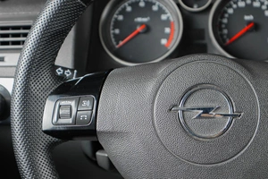 Хетчбэк Opel Astra GTC 2010 года, 599000 рублей, Тюмень
