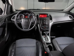 Седан Opel Astra 2013 года, 649000 рублей, Тюмень