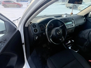 Внедорожник Volkswagen Tiguan 2012 года, 890000 рублей, Красноярск