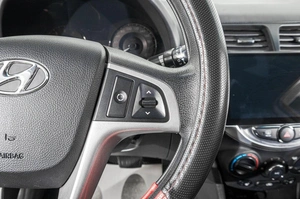 Седан Hyundai Solaris 2011 года, 899000 рублей, Барнаул