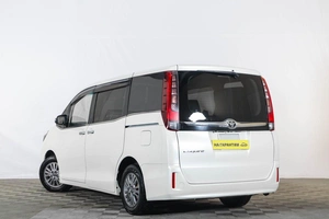 Минивэн Toyota Esquire 2015 года, 2319000 рублей, Тюмень