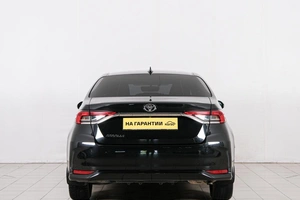 Седан Toyota Corolla 2019 года, 1899000 рублей, Красноярск
