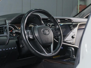 Седан Toyota Camry 2019 года, 3439000 рублей, Сургут