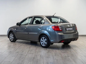 Седан Kia Rio 2010 года, 599000 рублей, Саратов