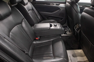 Седан Hyundai Genesis 2017 года, 1749000 рублей, Барнаул