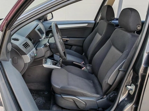 Седан Opel Astra 2011 года, 640000 рублей, Краснодар