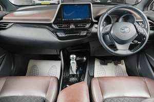 Внедорожник Toyota C-HR 2018 года, 2029000 рублей, Тюмень