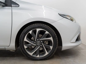 Хетчбэк Toyota Auris 2015 года, 1330000 рублей, Красноярск