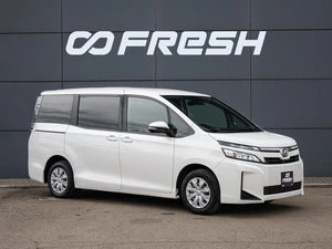 Минивэн Toyota Voxy 2019 года, 2350000 рублей, Краснодар