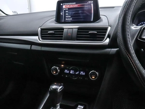 Седан Mazda Axela 2016 года, 1250000 рублей, Красноярск