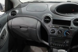 Хетчбэк Toyota Vitz 2001 года, 349000 рублей, Новокузнецк