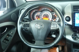 Внедорожник Toyota RAV4 2011 года, 1429000 рублей, Омск