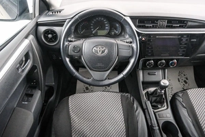 Седан Toyota Corolla 2017 года, 1549000 рублей, Красноярск