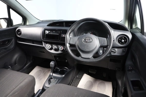 Хетчбэк Toyota Vitz 2019 года, 1129000 рублей, Новосибирск