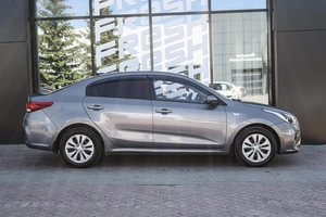 Седан Kia Rio 2017 года, 1120000 рублей, Ульяновск