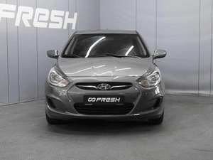 Седан Hyundai Solaris 2014 года, 950000 рублей, Омск