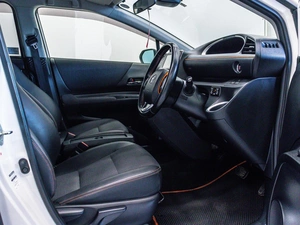 Минивэн Toyota Sienta 2018 года, 1299000 рублей, Красноярск