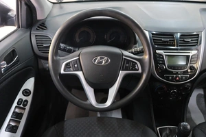 Хетчбэк Hyundai Solaris 2012 года, 639000 рублей, Омск