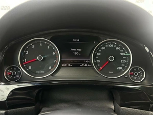 Внедорожник Volkswagen Touareg 2013 года, 2184000 рублей, Красноярск