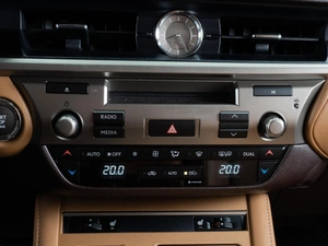 Седан Lexus ES 2015 года, 2399000 рублей, Тюмень