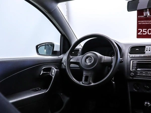 Седан Volkswagen Polo 2014 года, 905000 рублей, Красноярск