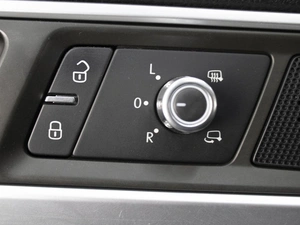 Внедорожник Volkswagen Touareg 2014 года, 2390000 рублей, Омск