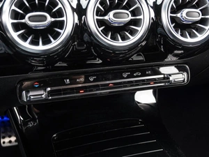 Седан Mercedes-benz CLA-класс 2019 года, 3250000 рублей, Краснодар