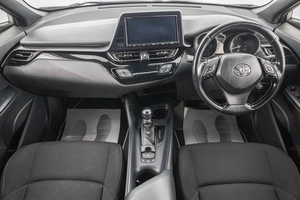 Внедорожник Toyota C-HR 2018 года, 1959000 рублей, Барнаул