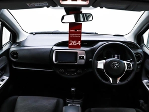 Хетчбэк Toyota Vitz 2015 года, 980000 рублей, Красноярск