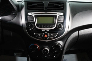 Седан Hyundai Solaris 2011 года, 599000 рублей, Сургут