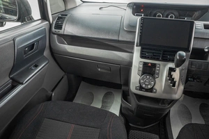 Минивэн Toyota Voxy 2007 года, 1089000 рублей, Барнаул