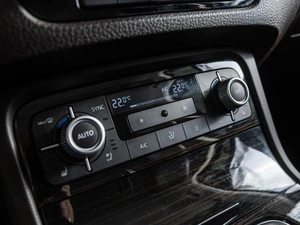 Внедорожник Volkswagen Touareg 2016 года, 3450000 рублей, Волгоград