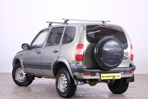 Внедорожник Chevrolet Niva 2008 года, 399000 рублей, Омск