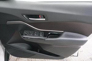 Внедорожник Toyota C-HR 2017 года, 2009000 рублей, Красноярск