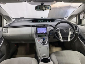 Лифтбек Toyota Prius 2015 года, 1290000 рублей, Барнаул