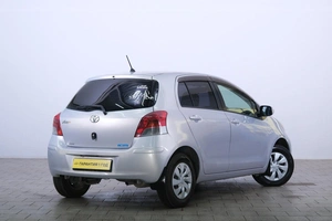Хетчбэк Toyota Vitz 2010 года, 599000 рублей, Омск