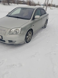 Седан Toyota Avensis 2004 года, 890000 рублей, Красноярск