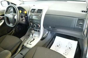 Седан Toyota Corolla 2011 года, 1039000 рублей, Омск