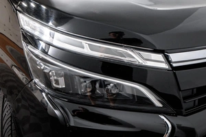 Минивэн Toyota Voxy 2018 года, 2649000 рублей, Барнаул