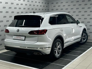 Внедорожник Volkswagen Touareg 2018 года, 3975000 рублей, Красноярск