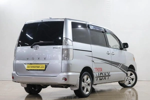 Минивэн Toyota Voxy 2006 года, 889000 рублей, Новокузнецк