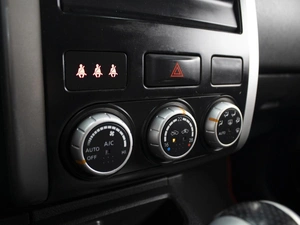 Внедорожник Nissan X-Trail 2011 года, 1275000 рублей, Омск