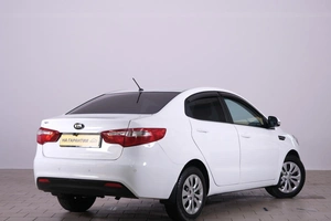 Седан Kia Rio 2014 года, 949000 рублей, Омск