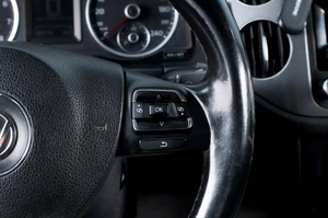 Внедорожник Volkswagen Tiguan 2013 года, 1219000 рублей, Челябинск