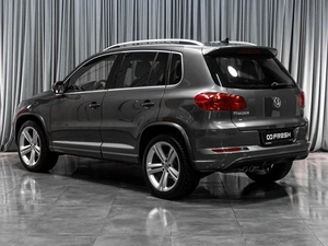 Внедорожник Volkswagen Tiguan 2016 года, 1765000 рублей, Тюмень