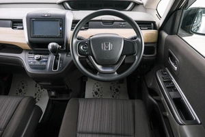 Минивэн Honda Freed 2017 года, 1499000 рублей, Красноярск