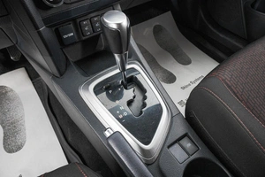 Хетчбэк Toyota Auris 2013 года, 1299000 рублей, Барнаул