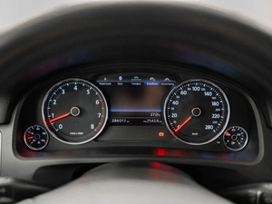 Внедорожник Volkswagen Touareg 2012 года, 2120000 рублей, Красноярск