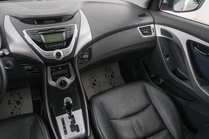 Седан Hyundai Avante 2011 года, 949000 рублей, Красноярск