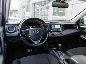 Внедорожник Toyota RAV4 2018 года, 1695000 рублей, Санкт-Петербург